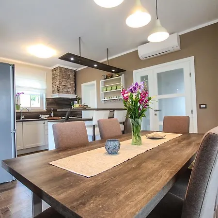 Elizabet Каштелир